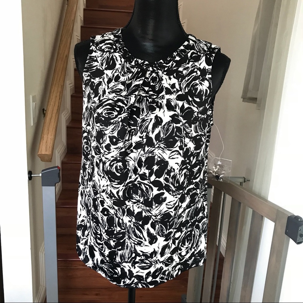 NINE WEST BLACK/WHITE floral sleeveless blouse